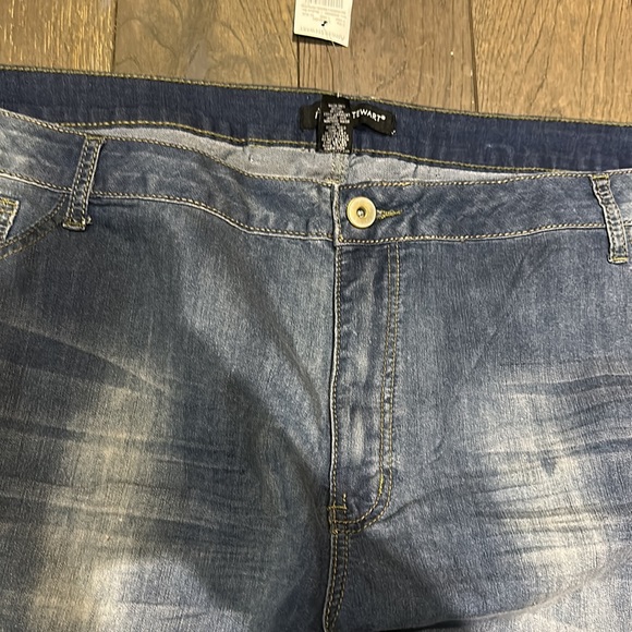 New with Tags 🌞Ashley Stewart Crop Pants - Picture 4 of 10